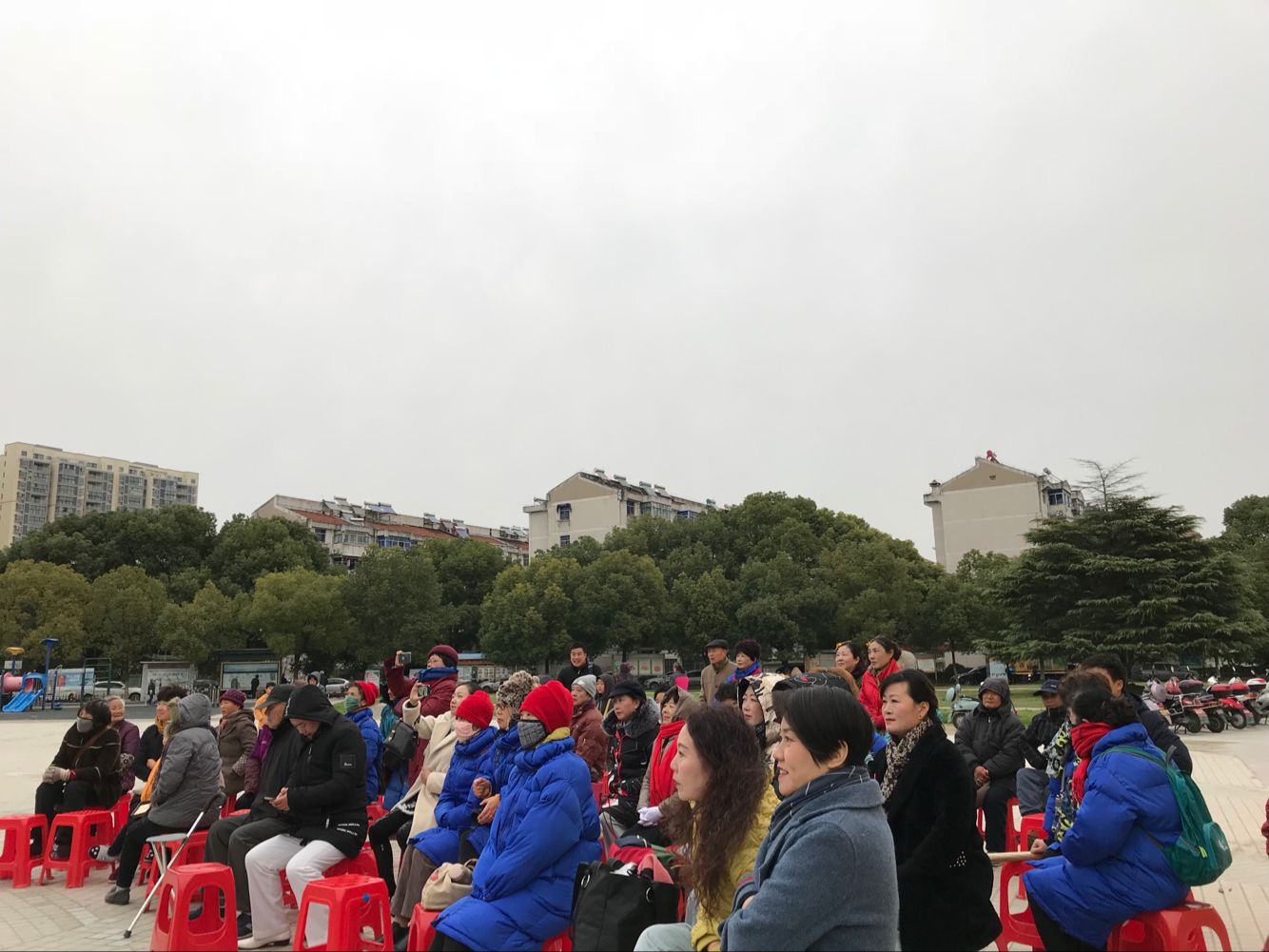 现场观众.png