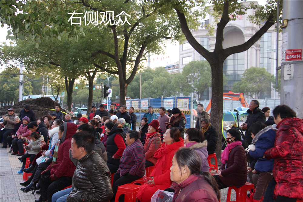 16. 左侧观众.jpg