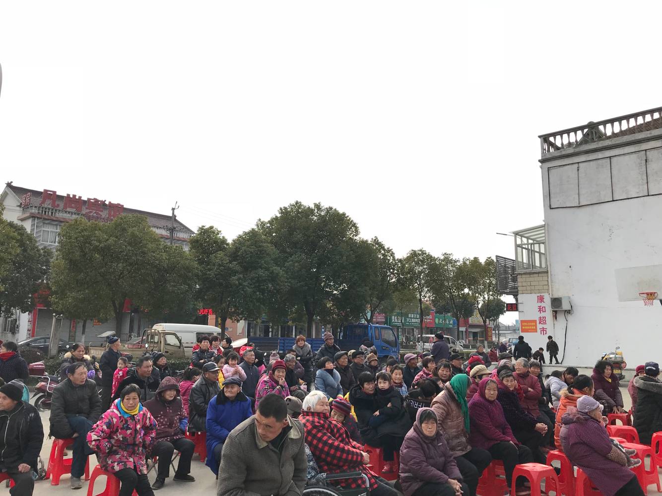 现场观众.png