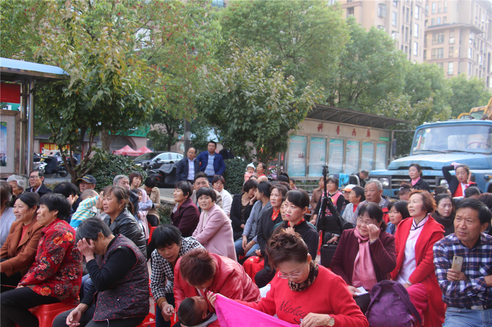 17右边观众.jpg