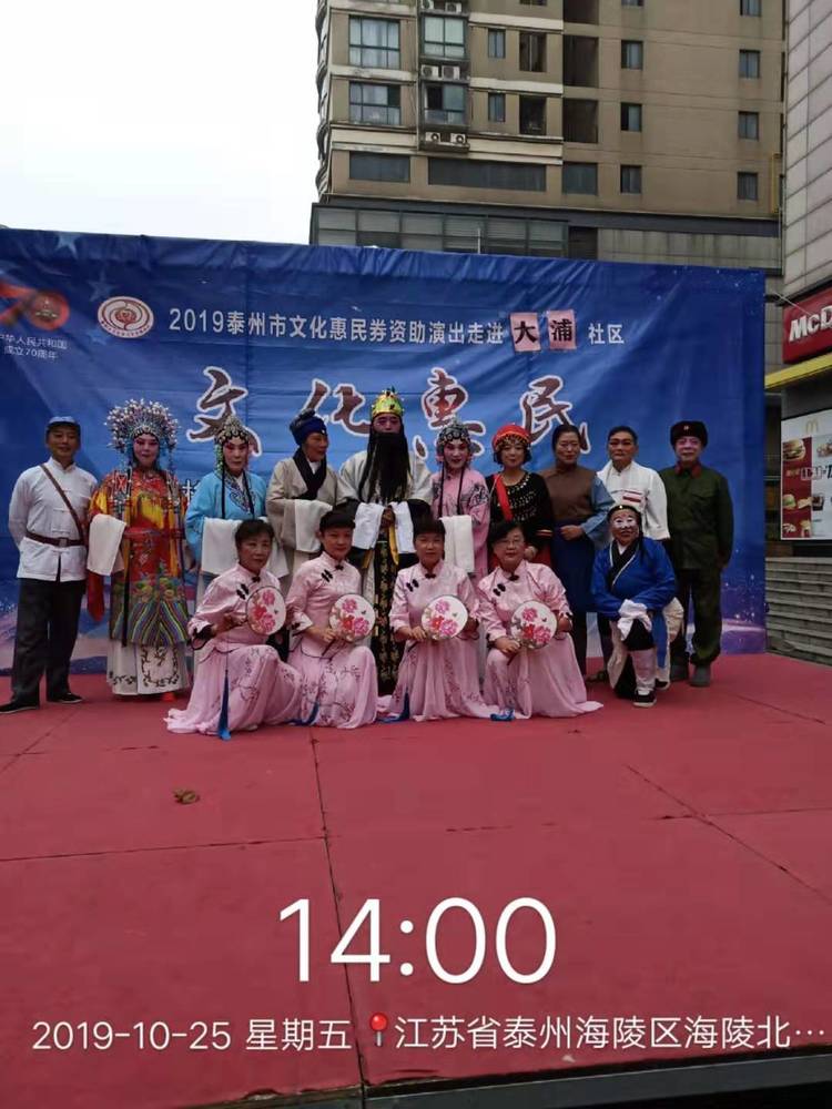 演员合影adfdac9c054a7b9d85172c6152269a9.jpg