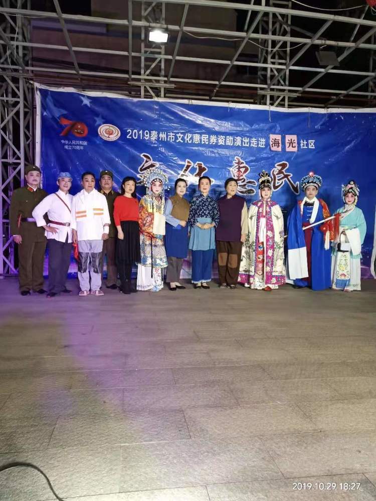 演员合影3698a850e713e273fc8afaa30f5a5b2.jpg