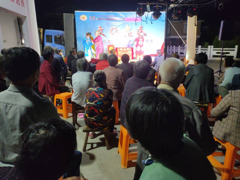 观众和舞台.jpg