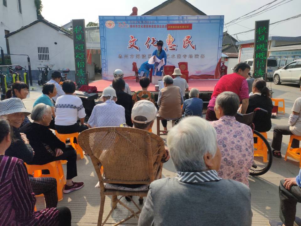 观众和演出.jpg