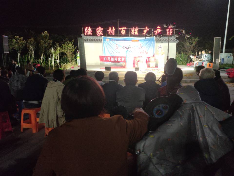 舞台与观众.jpg