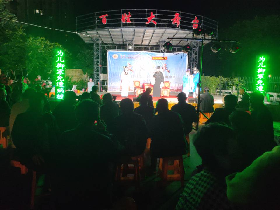 观众和舞台.jpg