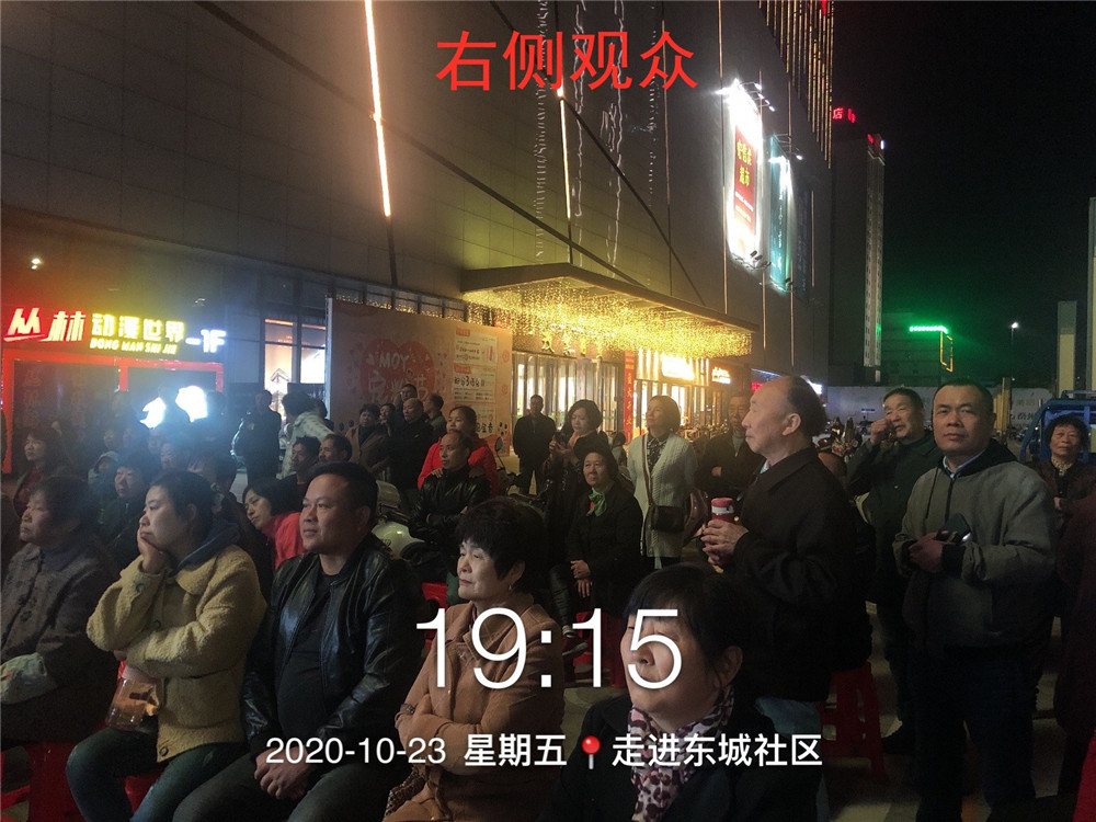 16右侧观众.jpg