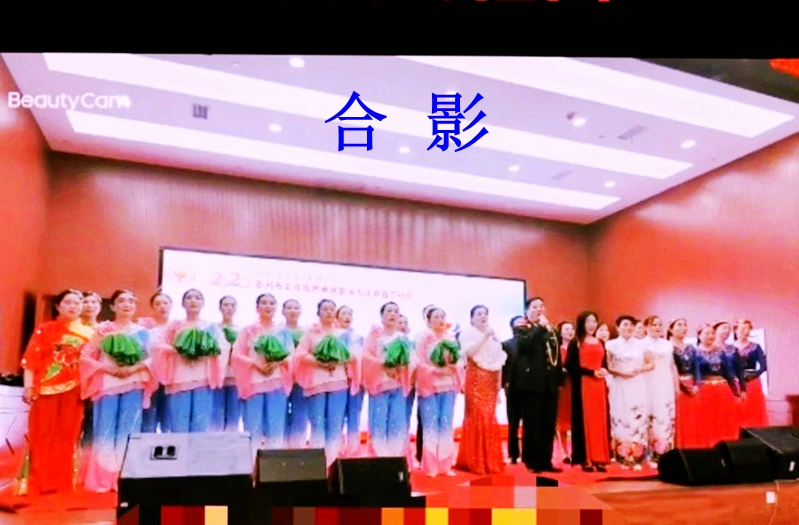 合 影.jpg