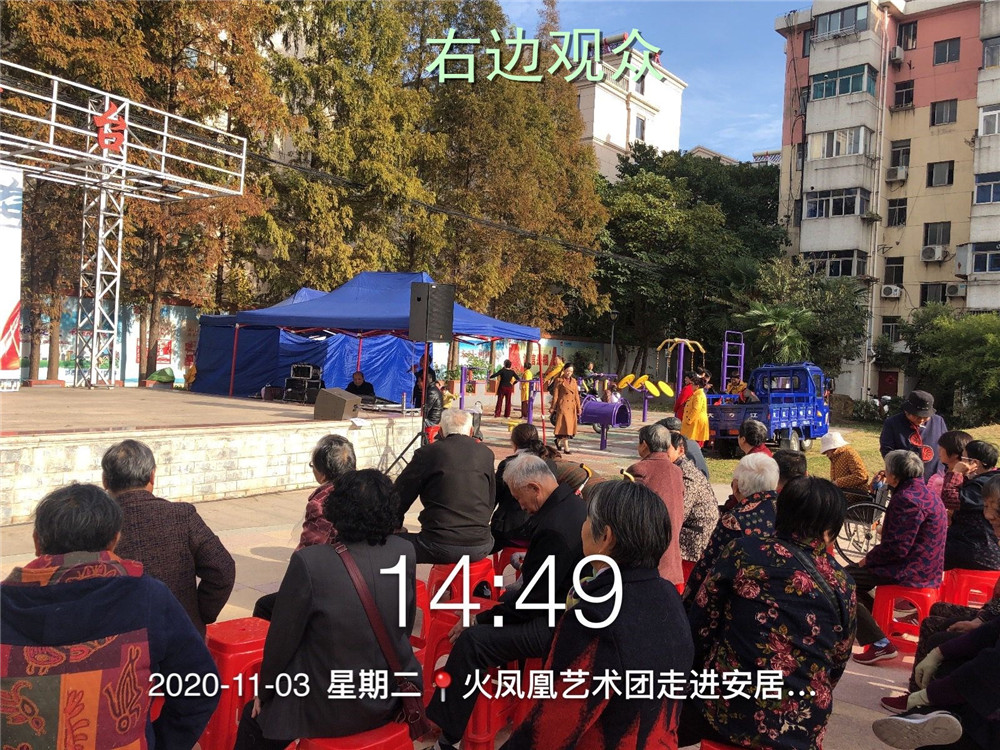 17右边观众.jpg