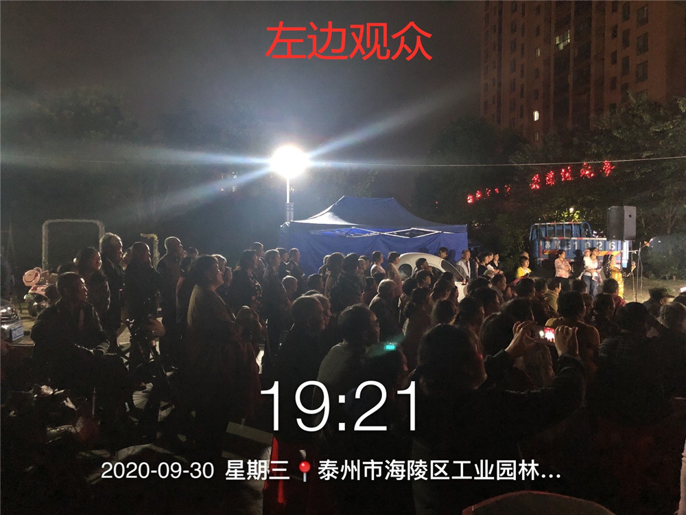 15左边观众.jpg