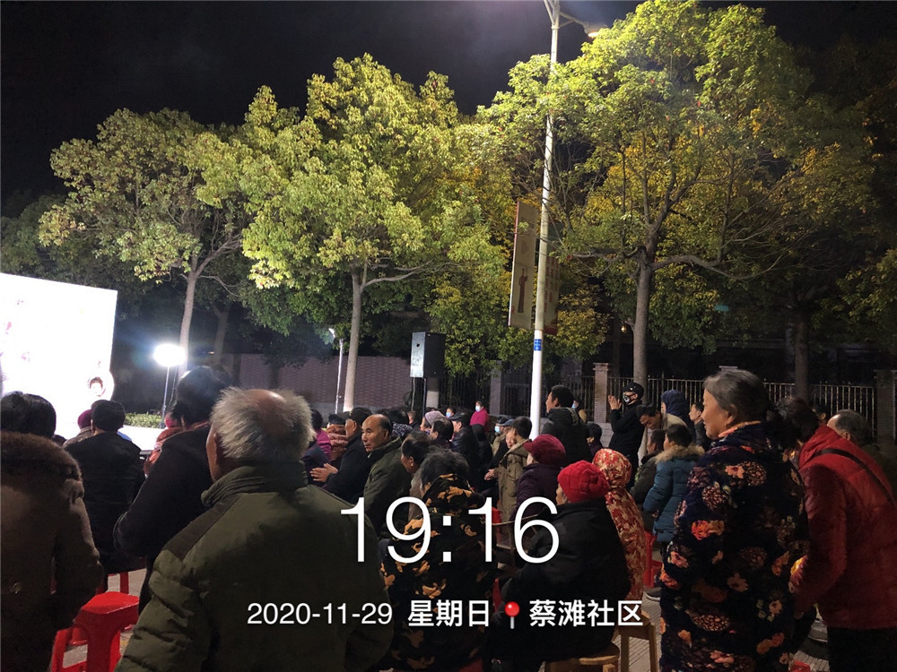 16左边观众.jpg